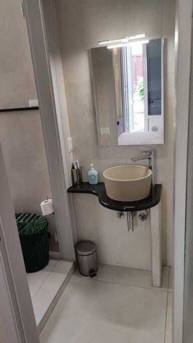 Monolocale Intimo Con Terrazzino Apartment Milano Exterior foto